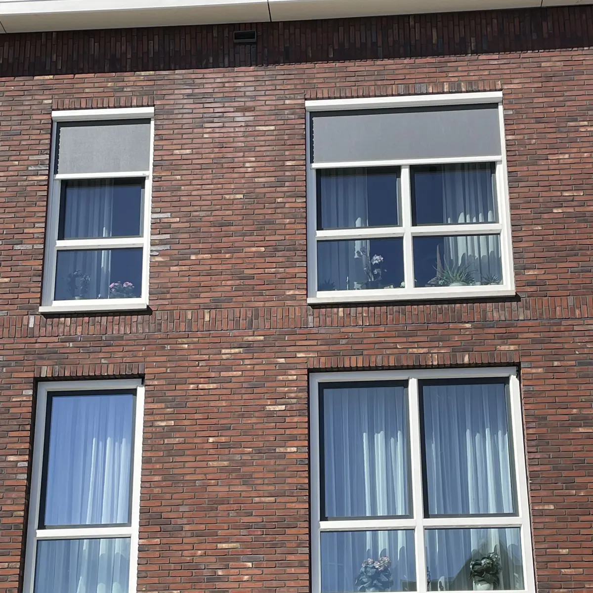 Zonneschermen van Klinkende Werken uit Roelofarendsveen